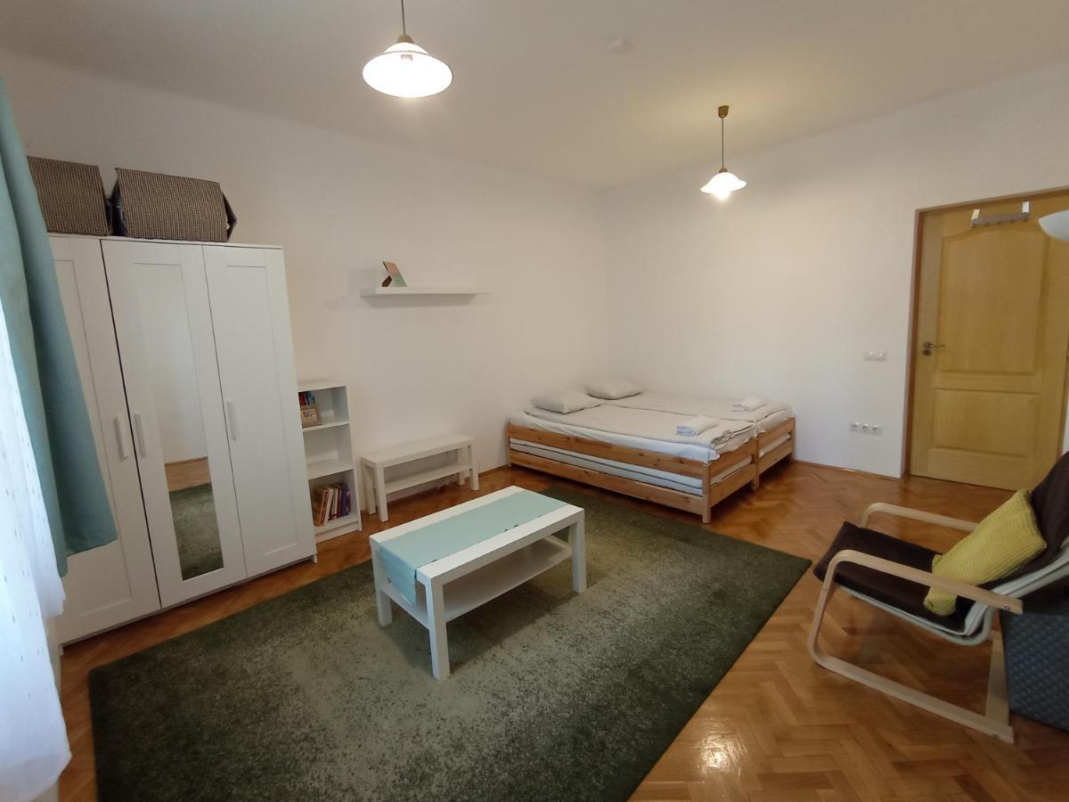 Gizella Apartman เอ็กเกอร์ ภายนอก รูปภาพ
